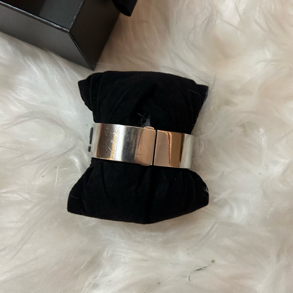 Fendi Black and Silver Women's Watch - Picture 3 of 9